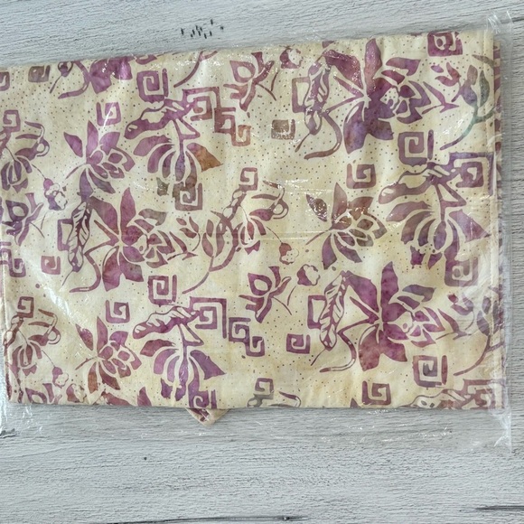 HOMEMADE LANCASTER COUNTY PA Ivory Red Floral Embellished Table Runner 13” X 38” - Picture 5 of 5